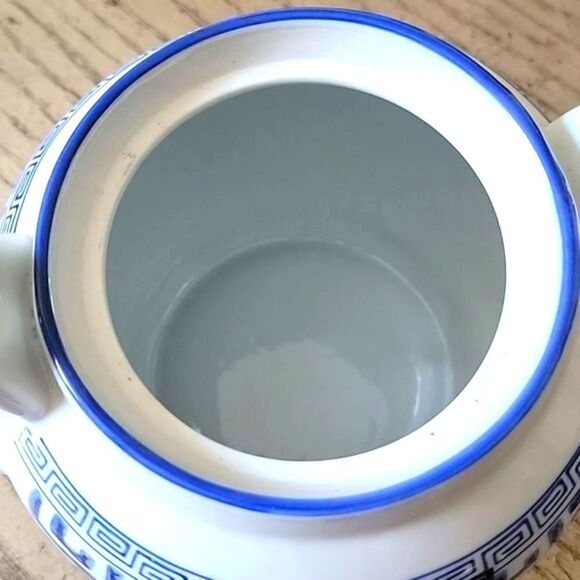 Blue and white porcelain teapot rattan handle with strainer NWT - Picture 4 of 8